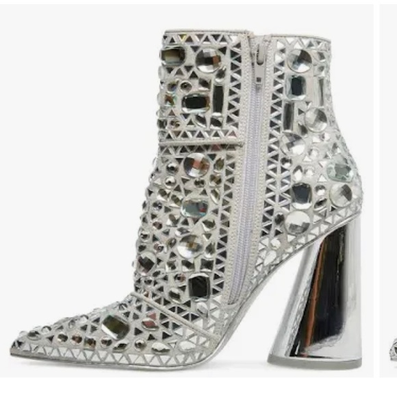 Steve Madden
Vayle Rhinestone Embellished Pointed Toe Booties - Picture 3 of 16